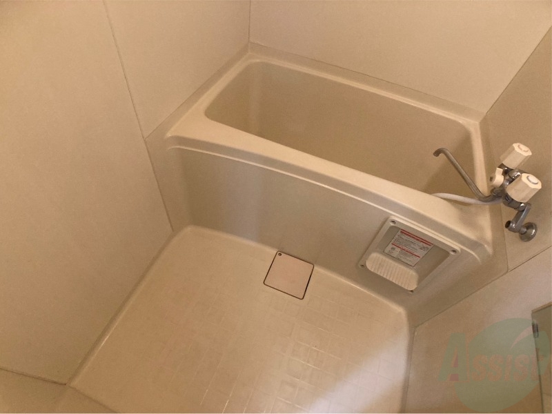 バス・シャワールーム　お風呂になります。一日の疲れを癒してくださいね。