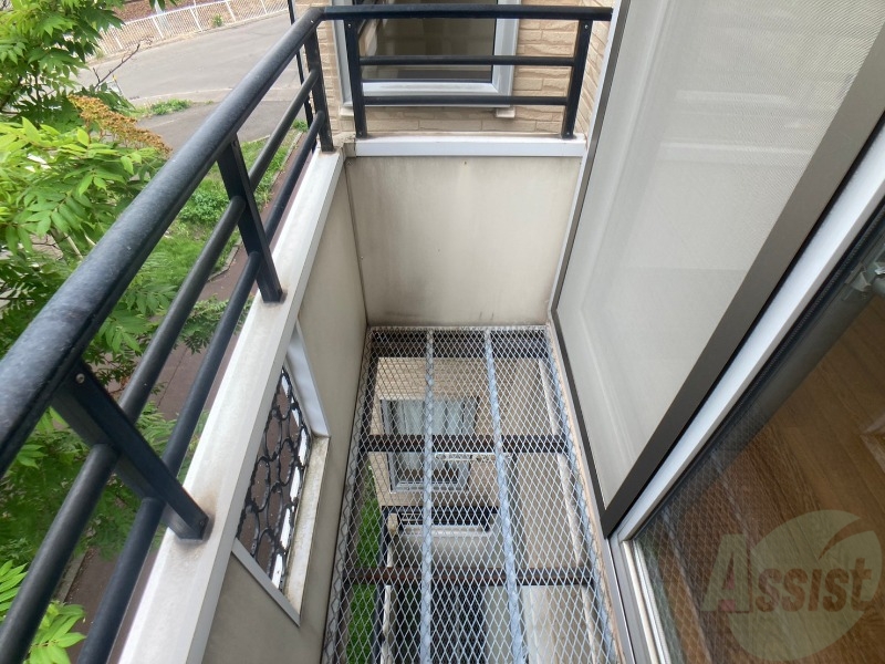 バルコニー　バルコニーは幅があり、広い印象を受けました。