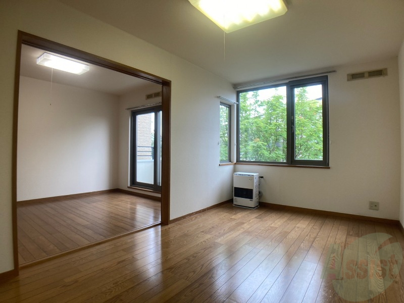 居室・リビング　広々としたリビングですね。使い勝手がよさそうですね！