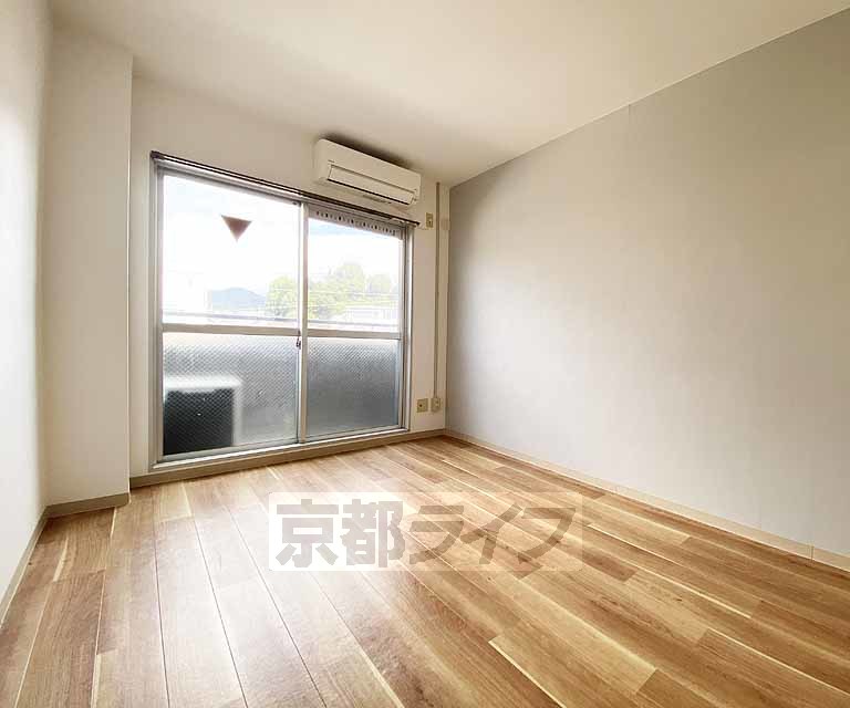 居室・リビング　落ち着いた雰囲気のお部屋です