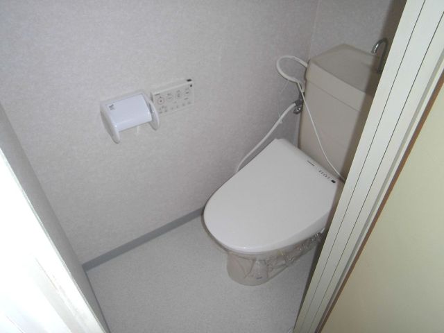 トイレ　温水洗浄便座で毎日快適ですね。