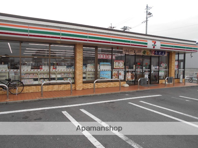 コンビニ　セブンイレブン（コンビニ）まで765m