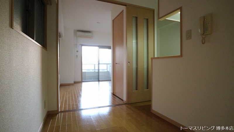 居室・リビング　※別号室の写真です。