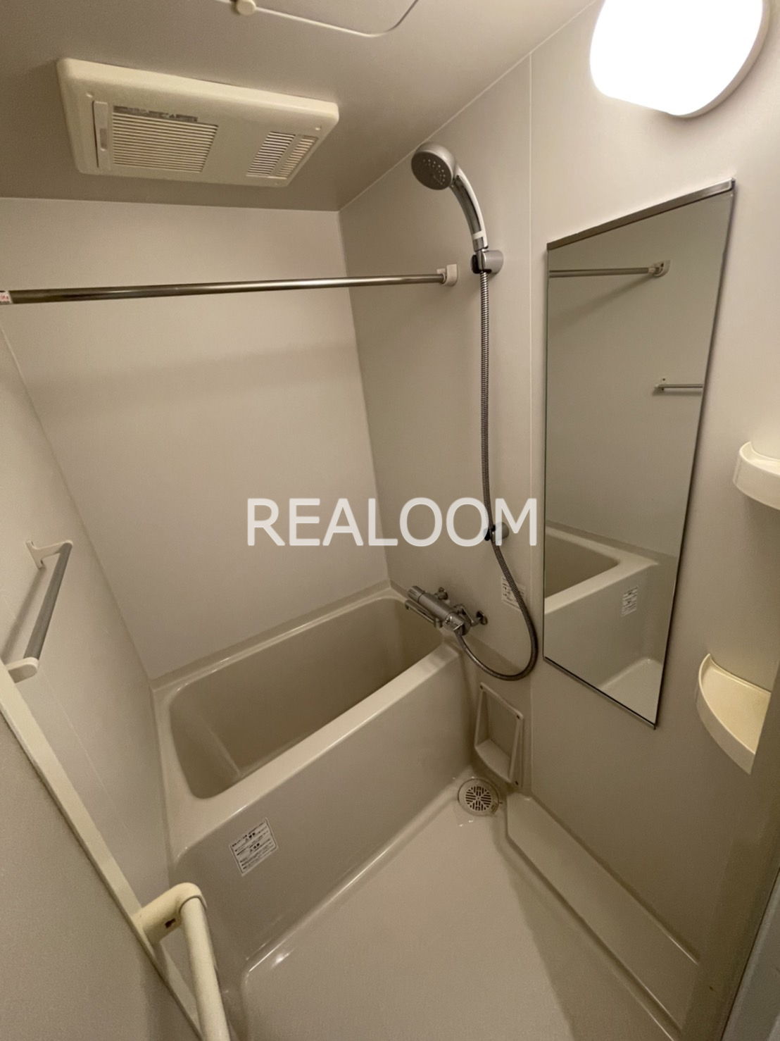 バス・シャワールーム　写真と現況が異なる場合は現況を優先いたします。