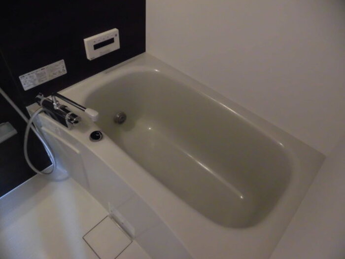 バス・シャワールーム　追い焚き機能付きのお風呂です♪