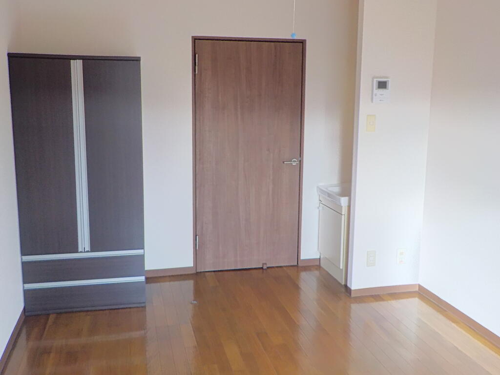 居室・リビング　※同じ間取りの別部屋の写真です（現況優先）