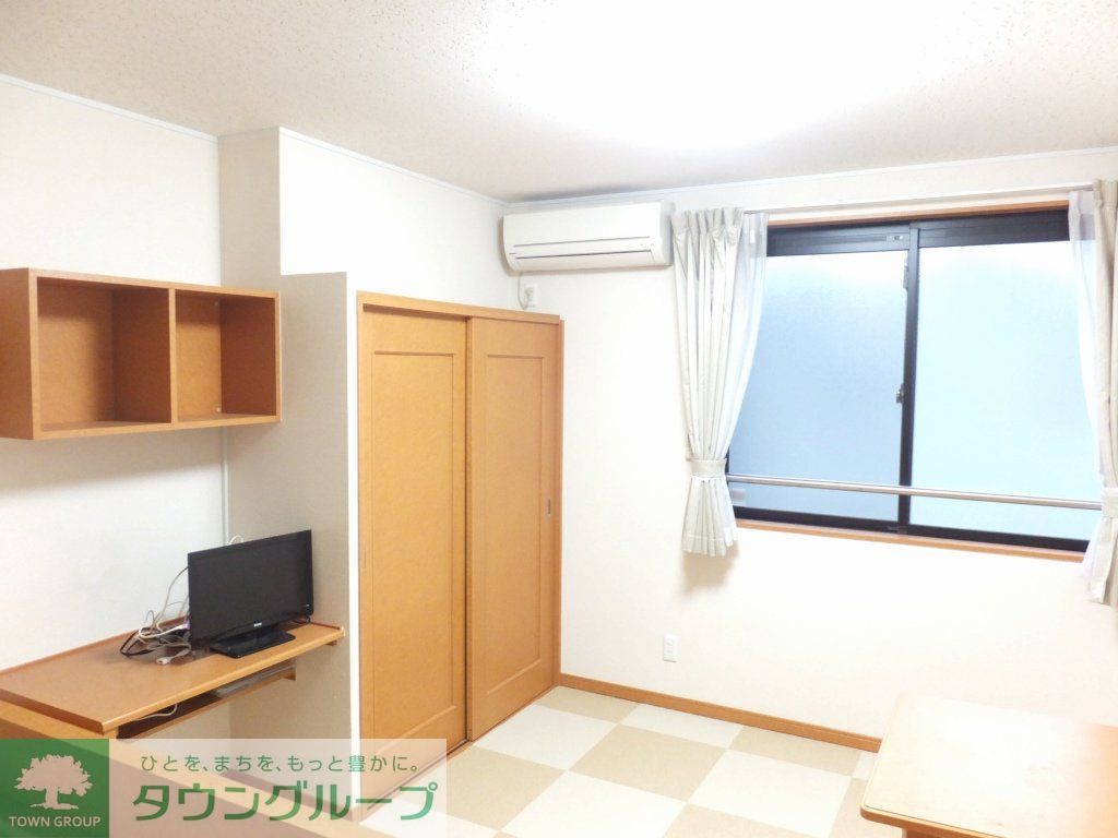 居室・リビング　２階はカーペット仕様になっています