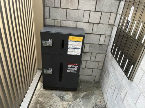 建物外観　宅配ボックスがあります。