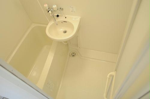 玄関　浴室乾燥機付きのお風呂