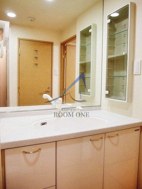 洗面設備　独立洗面台です。