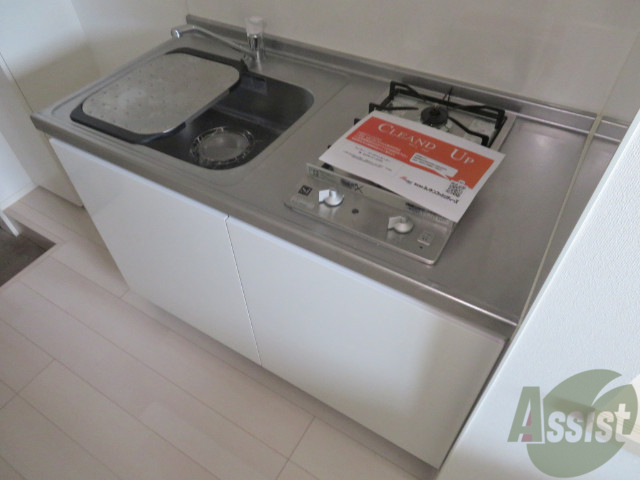 キッチン　キッチンはこちらのシステムキッチンになりますね。