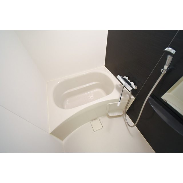 バス・シャワールーム　コンパクトで使いやすいお風呂です