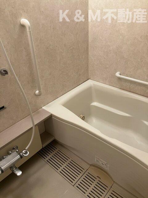 バス・シャワールーム　コンパクトで使いやすいお風呂です