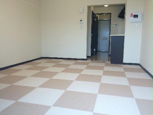 居室・リビング　絨毯の色はお部屋によって異なります