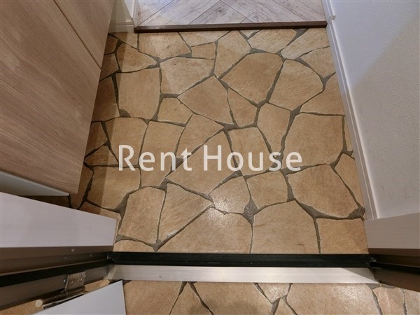 玄関　※別タイプ参考写真です