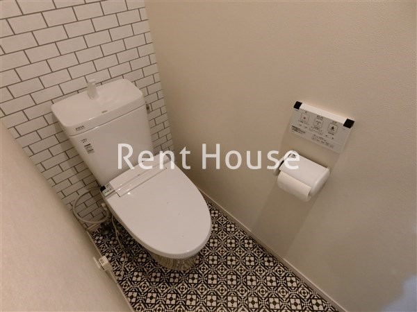 トイレ　※別タイプ参考写真です