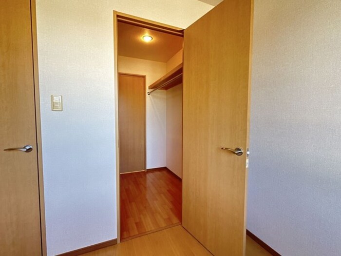 収納　2階ウォークインクローゼット