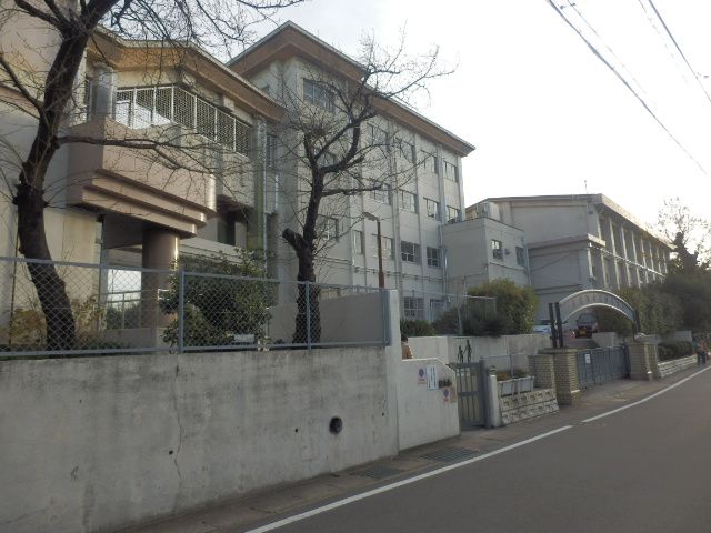 小学校　名古屋市立緑小学校（小学校）まで877m