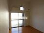 居室・リビング　エアコンつきのお部屋です。