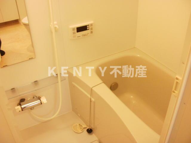 バス・シャワールーム　コンパクトで使いやすいお風呂です