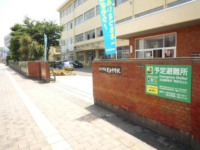 中学校　足立中学校（中学校）まで570m