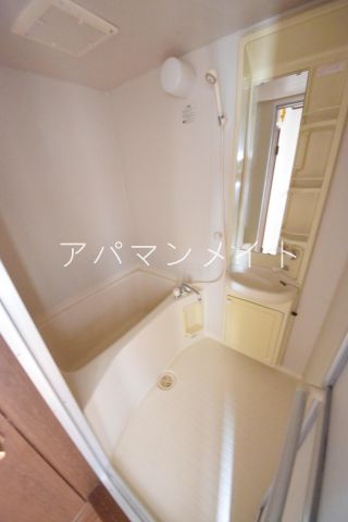 バス・シャワールーム　落ち着いた空間のお風呂です