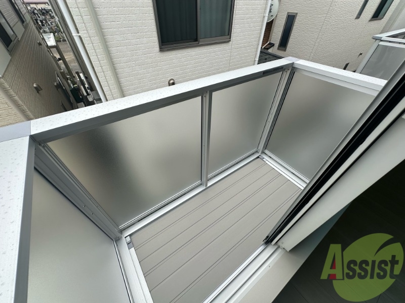 バルコニー　バルコニーは洗濯物を干すのに十分な広さがありますね。