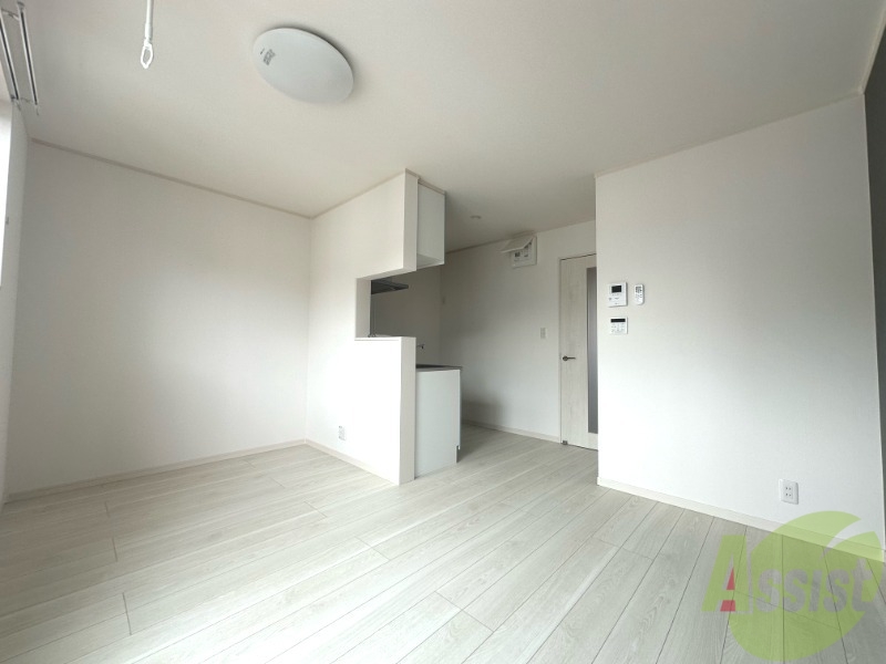 居室・リビング　９．３帖のＬＤＫです。広々としてきれいですね。