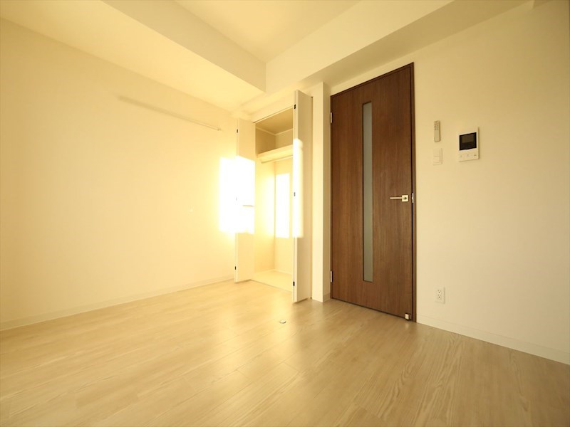 居室・リビング　洋室6.5帖　クローゼット付（収納充実してます）