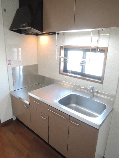 キッチン　窓のある明るい　２口ガス設置可キッチン