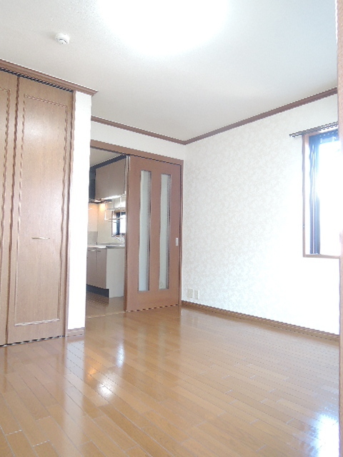 居室・リビング　フローリングの洋室８帖