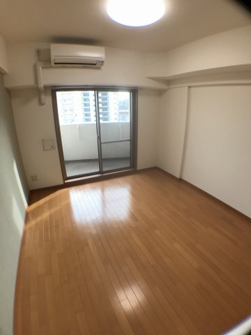 居室・リビング　南向き、陽当たり良好♪