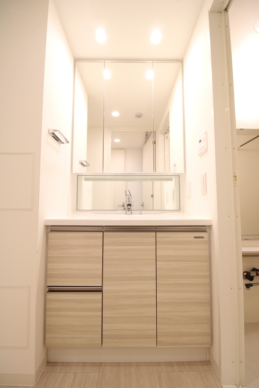 洗面設備　※同物件、別部屋の写真です。