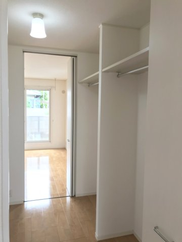 収納　ウォークスルークローゼット