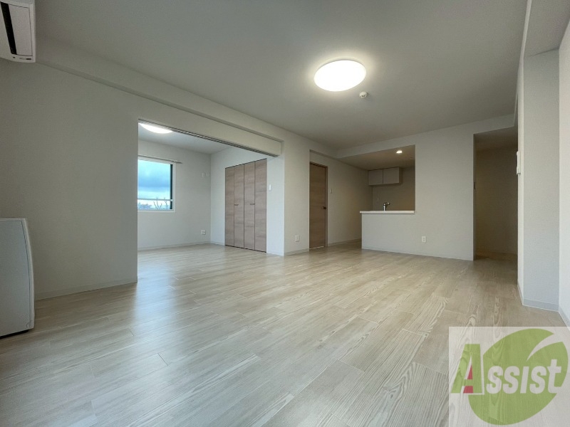 居室・リビング　広々としたリビングですね。使い勝手がよさそうですね！