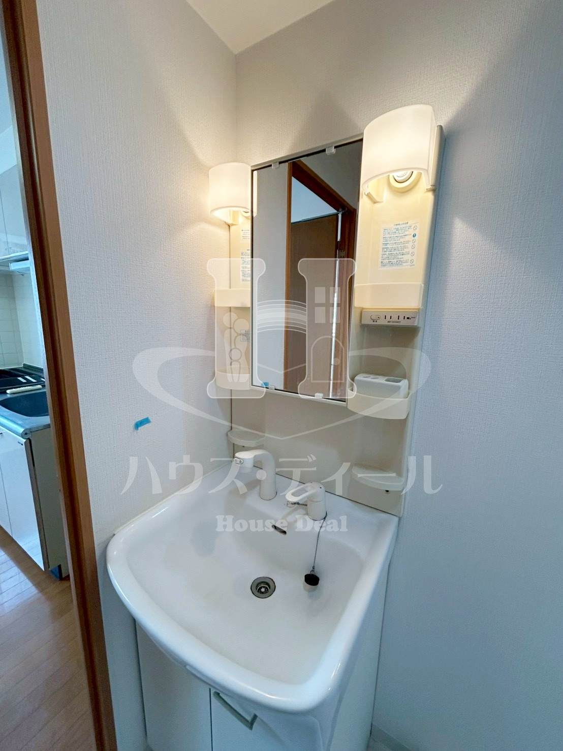 洗面設備　ゆったりとスペースのある洗面所