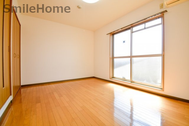 居室・リビング　エアコン付きのお部屋です