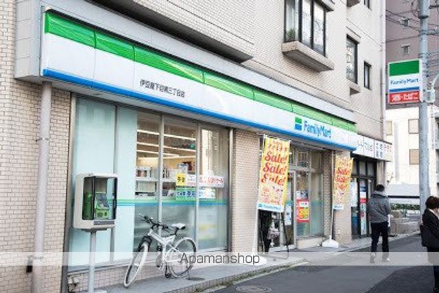 コンビニ　ファミリーマート 伊豆屋下目黒三丁目店（コンビニ）まで348m