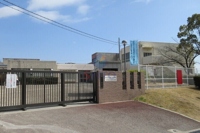 小学校　桃山台小学校（小学校）まで298m