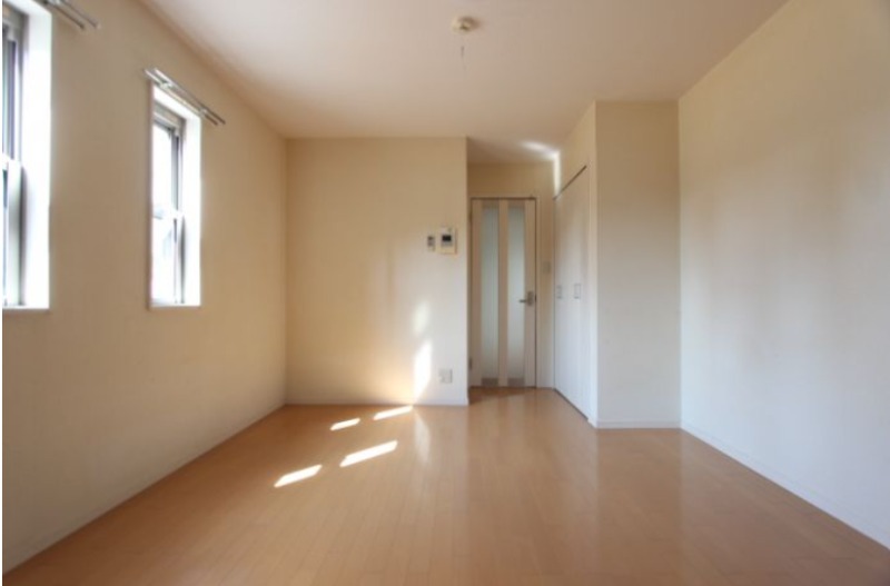 居室・リビング　8.5帖の広い洋室です