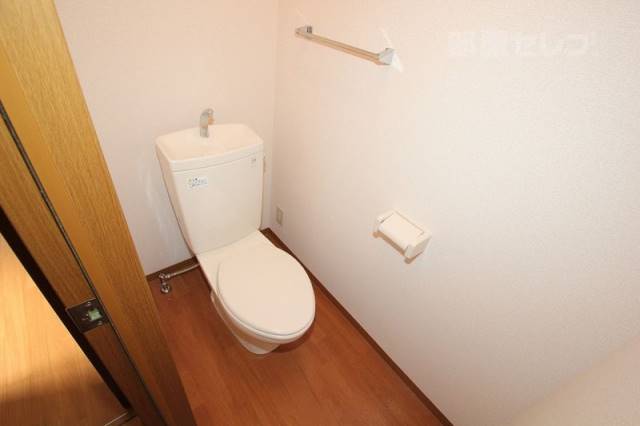 トイレ　※２０１号室の写真です