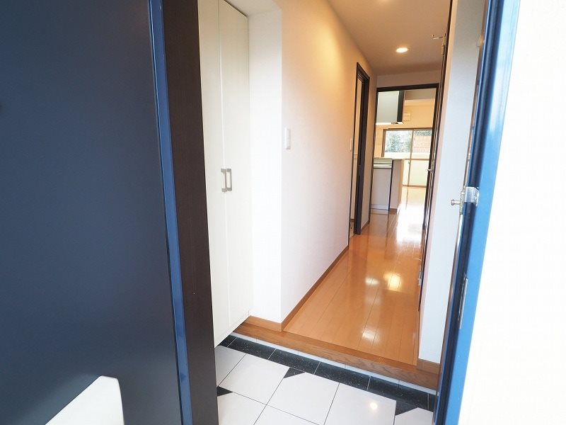 玄関　トールタイプのシューズボックスが付いています。※別号室の写真