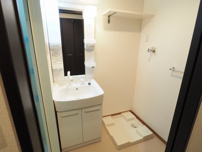 洗面設備　※別号室の写真です。
