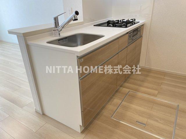 キッチン　３口コンロ付きのカウンターキッチンを採用♪