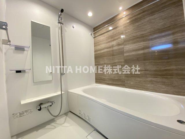 バス・シャワールーム　広々１坪タイプのバスルームです★