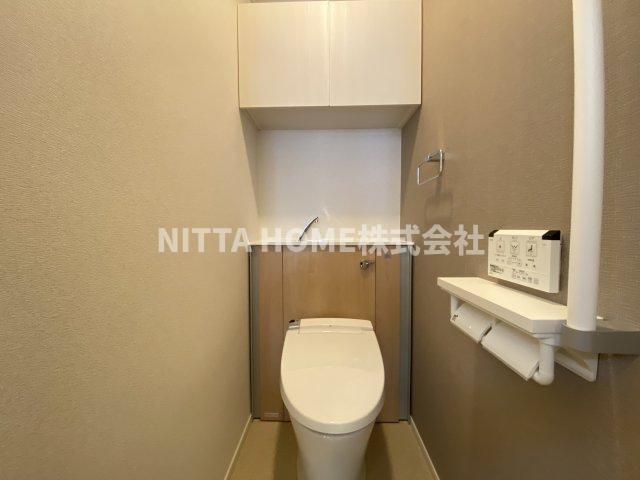 トイレ　タンクレスのウォシュレットです＊