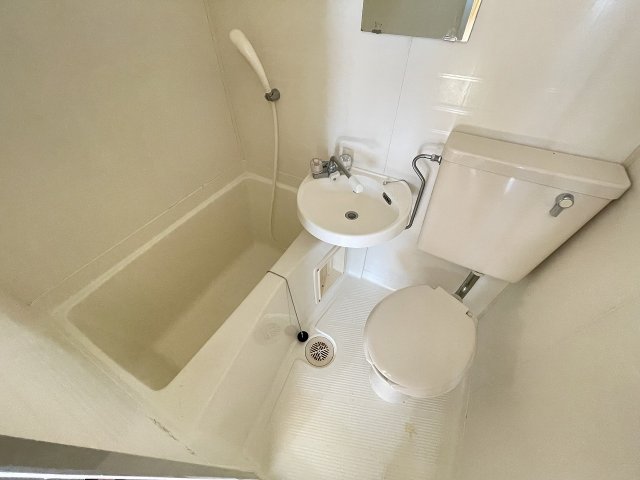 バス・シャワールーム　シンプルで機能的なユニットバス！