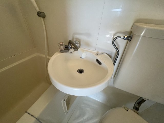 洗面設備　浴室内に洗面台付き！