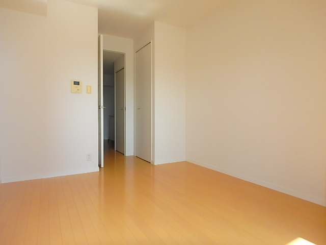 居室・リビング　お一人暮らしには十分な広さですね。