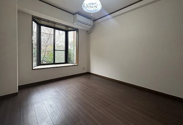 居室・リビング　同マンションの別のお部屋の写真です。